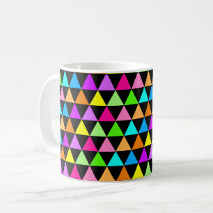 Café Taza con triángulos de colores neón brillantes imp
