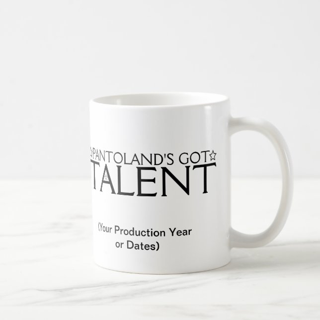 Café Taza conseguida del ganador del talento de (Derecha)