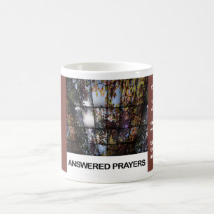 Café Taza contestada de los rezos