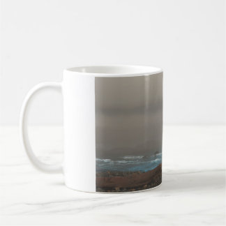 Café Taza de 11oz con imagen de "Playa rocosa"