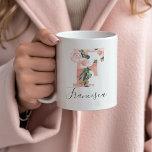 Café Taza de Acuarela Floral Inicial - F<br><div class="desc">Regala esta hermosa taza como un regalo a tus damas de honor,  madre o amiga!!</div>