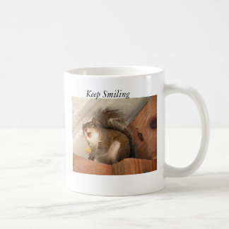 Café Taza de ardilla sonriente