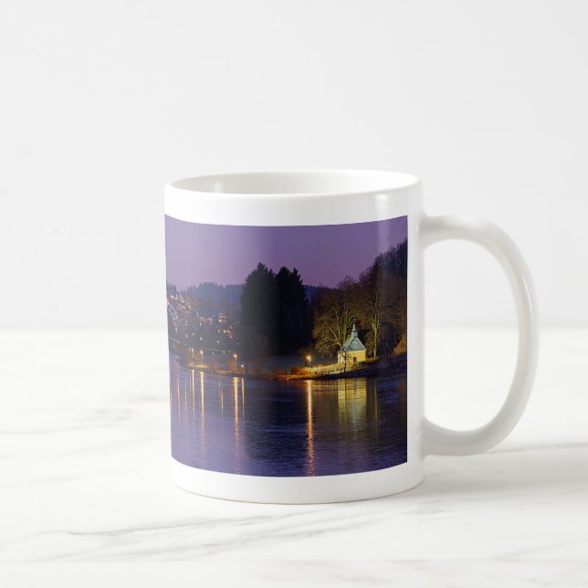 Café Taza de Biggesee en Olpe con noche (Derecha)