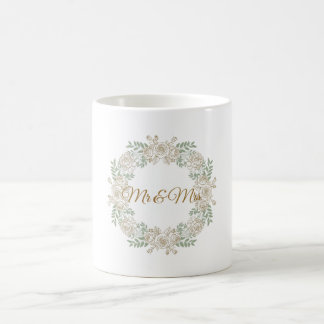 Café Taza de boda Sr y Sra — Corona floral dorada
