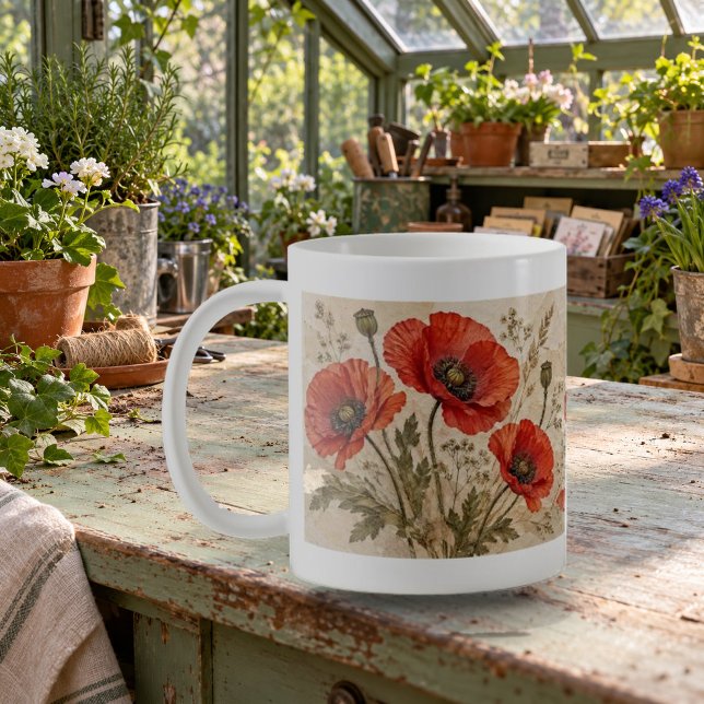 Café Taza de Collage de Flores Prensadas de Amapolas Pr (Pressed Poppies Pressed Flower Collage Mug — refined lighting and contact shadows. Digital lifestyle preview.)