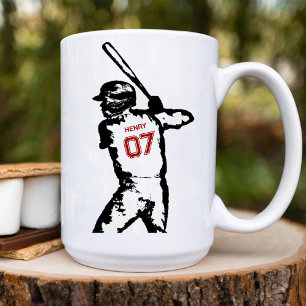 Café Taza de cumpleaños de béisbol con nombre y número