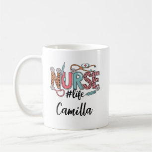 Café Taza de enfermera personalizada con diseño floral