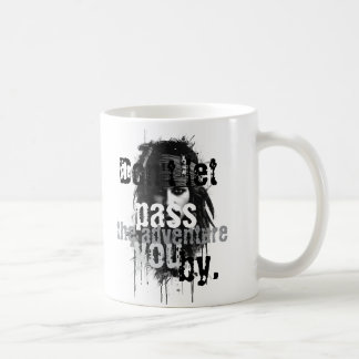 Café Taza de grafiti para una aventura de arte callejer