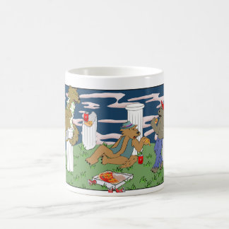Café Taza de hombres lobo comiendo pizza