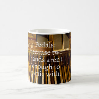 Café Taza de humor de organista: pedales y pánico