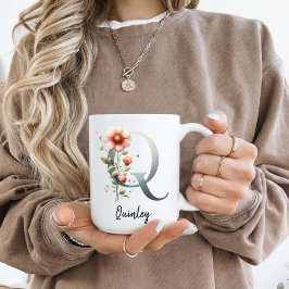 Café Taza de inicial de flores silvestres personalizada
