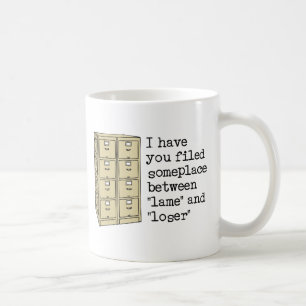 Café Taza de insulto divertida archivada entre cojo y p