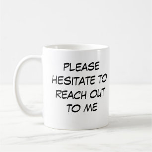 Café Taza de introvertido divertida "Duda en contactarm