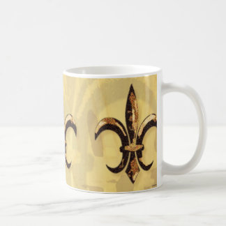 Café Taza de la flor de lis del bronce y del oro