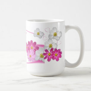 Café Taza de la flor rosada y blanca con nombre