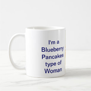 Café Taza de la mujer de las crepes del arándano