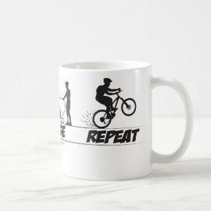 Café Taza de la repetición de la aclaración del paseo