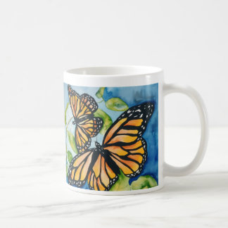 Café taza de las mariposas de monarca