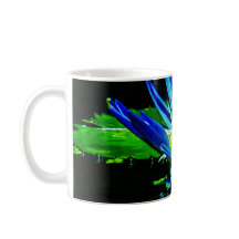 Taza de lirio de agua tropical