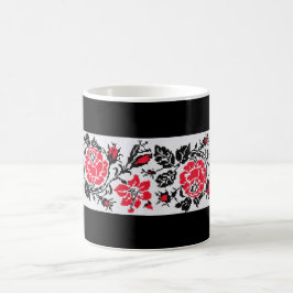 Café Taza de los rosas rojos del bordado de Vyshyvanka
