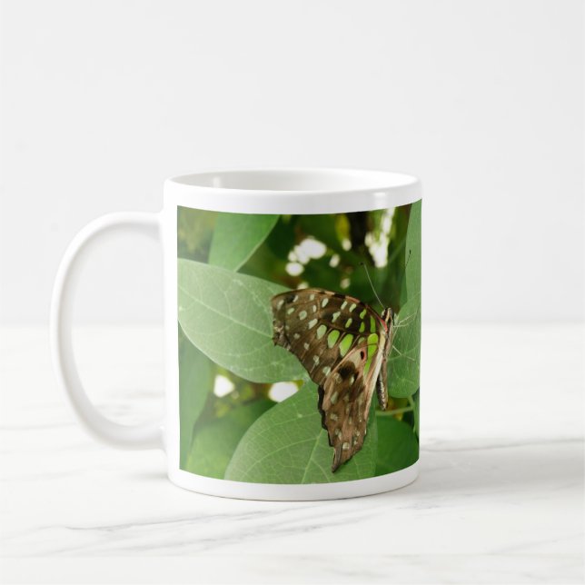 Café Taza de mariposa verde iridiscente tropical (Izquierda)