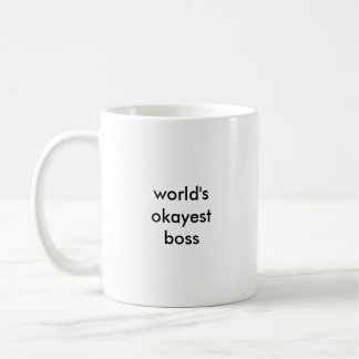 Café Taza de Okayest Boss del mundo (letra pequeña)