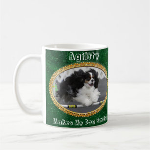 Café Taza de perro de agility del Cavalier sonriente