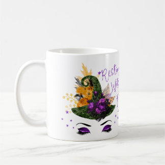 Café Taza de reclinación de la cara de la bruja