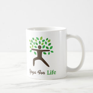 Café Taza de regalos de yoga en postura de guerrero