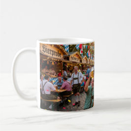 Café Taza de reunión cálida de Oktoberfest bávara