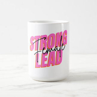 Café Taza de tipografía empoderante 'Líder femenina fue