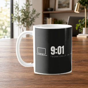 Café Taza de trabajo remoto 'Técnicamente a tiempo 9:01