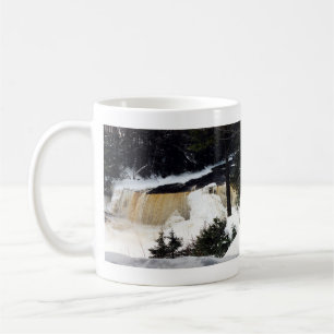 Café Taza de Upper Tahquamenon Falls en invierno