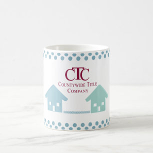 Café Taza del adaptador de canal a canal con las casas