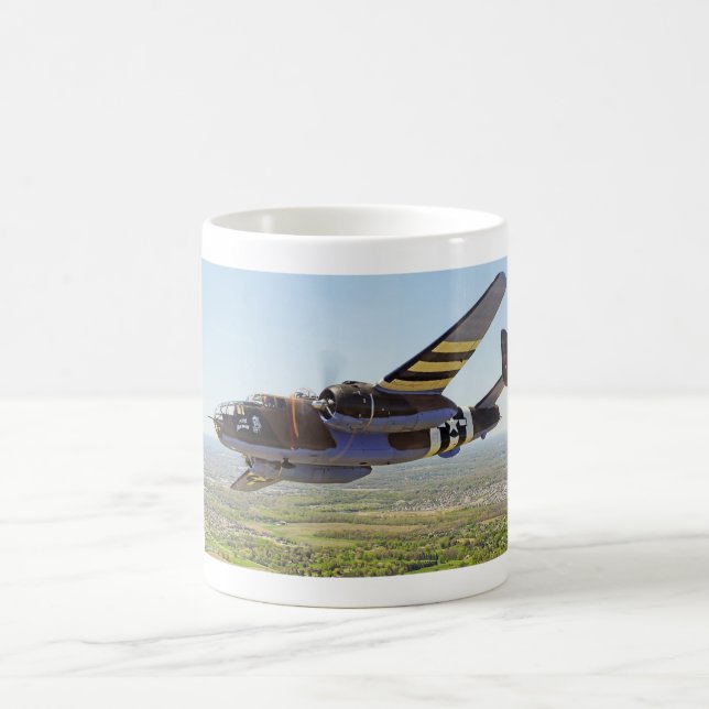 Café Taza del bombardero de B-25 Mitchell (Centro)