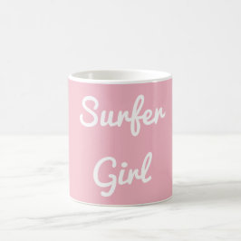 Café Taza del chica de la persona que practica surf