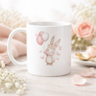 Café Taza del conejo de Pascua con globos pastel