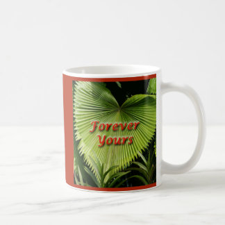 Café Taza del corazón de la hoja de la tarjeta del día