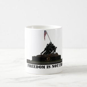 Café taza del monumento de guerra del Cuerpo del