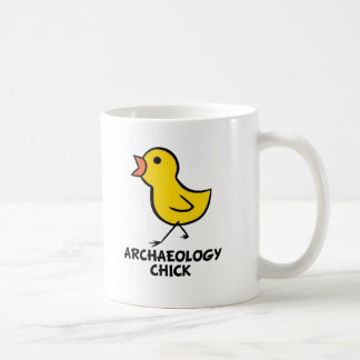 Café Taza del polluelo de la arqueología