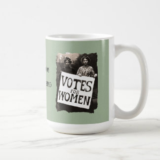 Café Taza del voto 2016 de la vintage mujer