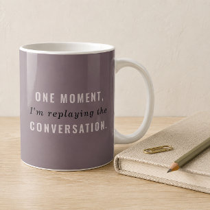 Café Taza divertida de color malva para reproducir la c