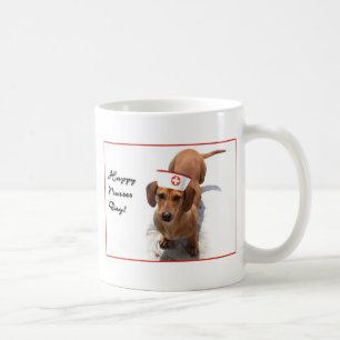 Café Taza feliz del Dachshund del día de las enfermera