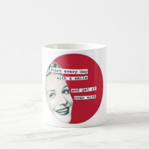 Café Taza feliz retra de la SONRISA del ama de casa