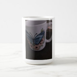 Café taza floral de mariposa