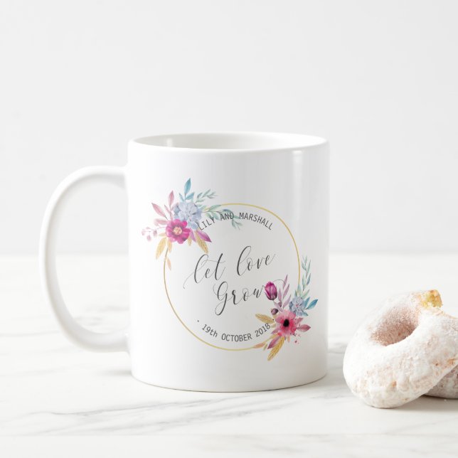 Café Taza floral elegante de Sr. y de señora Wedding el (Con donut)