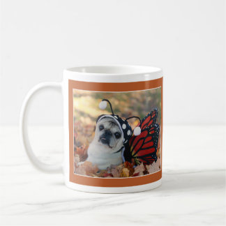 Café Taza hermosa del barro amasado de la mariposa por