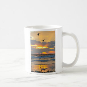 Café Taza hermosa del paisaje de la salida del sol de