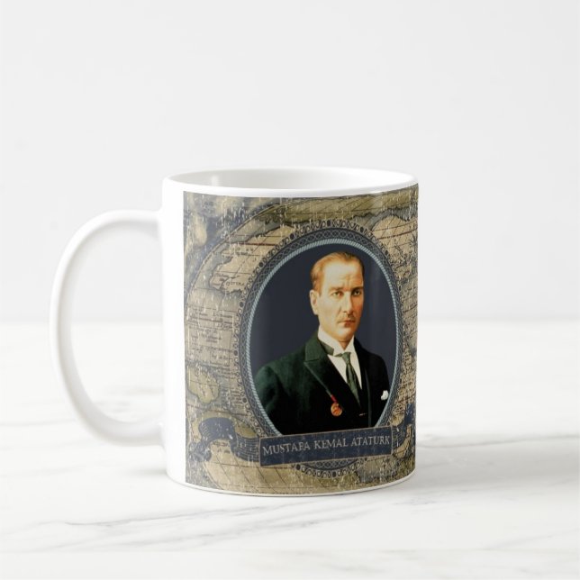 Café Taza histórica de Mustafa Kemal Ataturk (Izquierda)