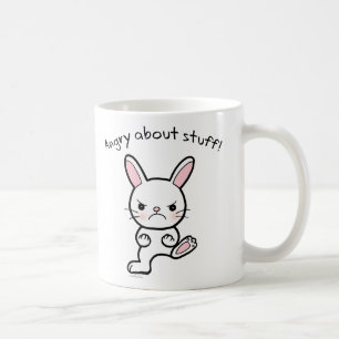 Café Taza linda enojada del conejo de conejito de la